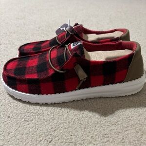 Hey Dude Wendy Women’s Size 9 Buffalo Plaid Slip On Christmas Loafer Shoes NEW